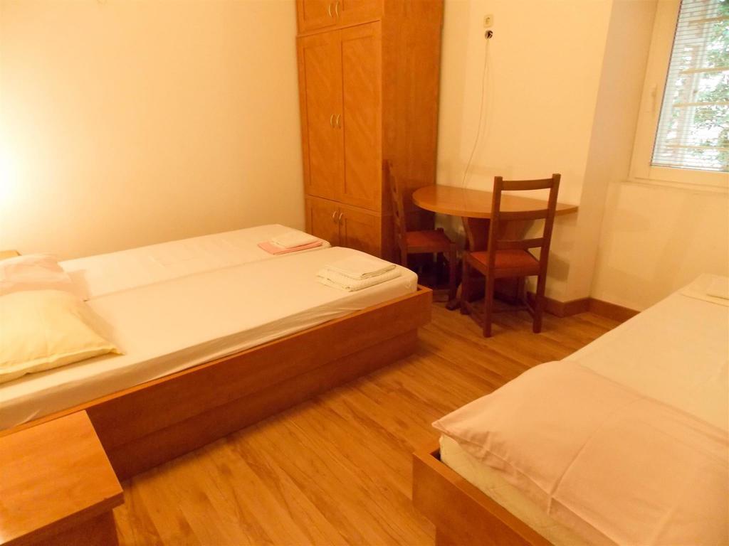 Apartments Frane (Adults Only) Novalja Rom bilde