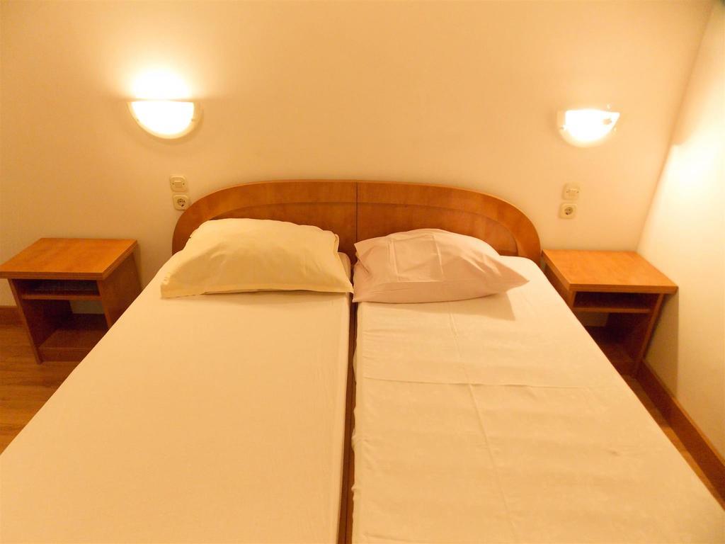 Apartments Frane (Adults Only) Novalja Rom bilde