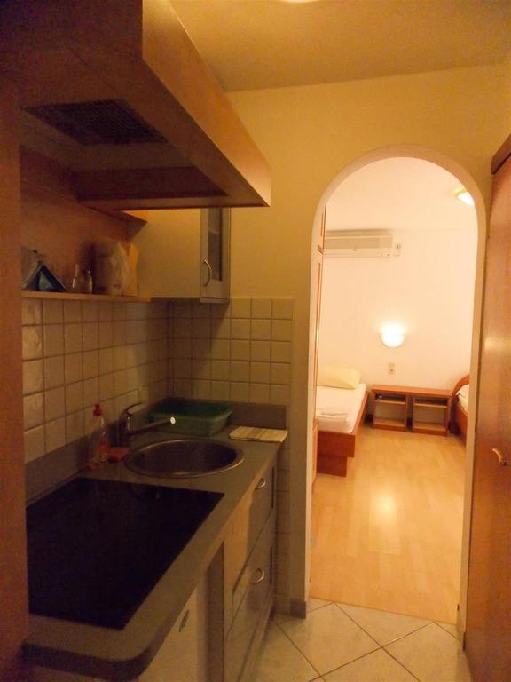 Apartments Frane (Adults Only) Novalja Rom bilde
