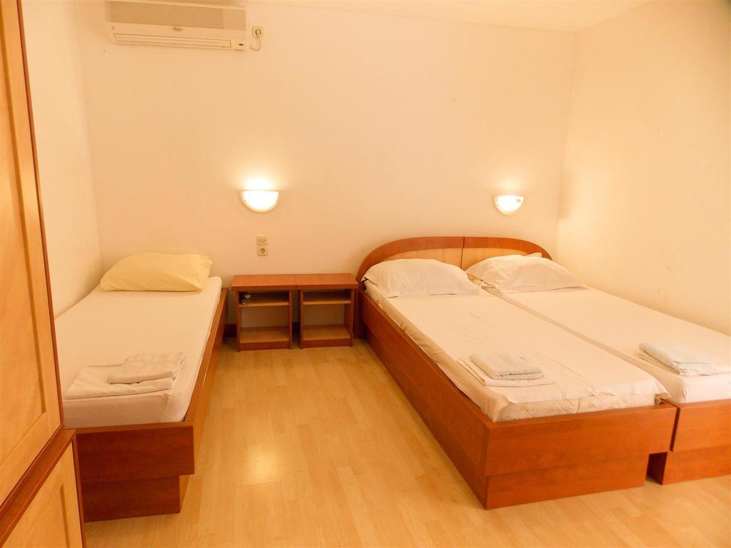 Apartments Frane (Adults Only) Novalja Rom bilde
