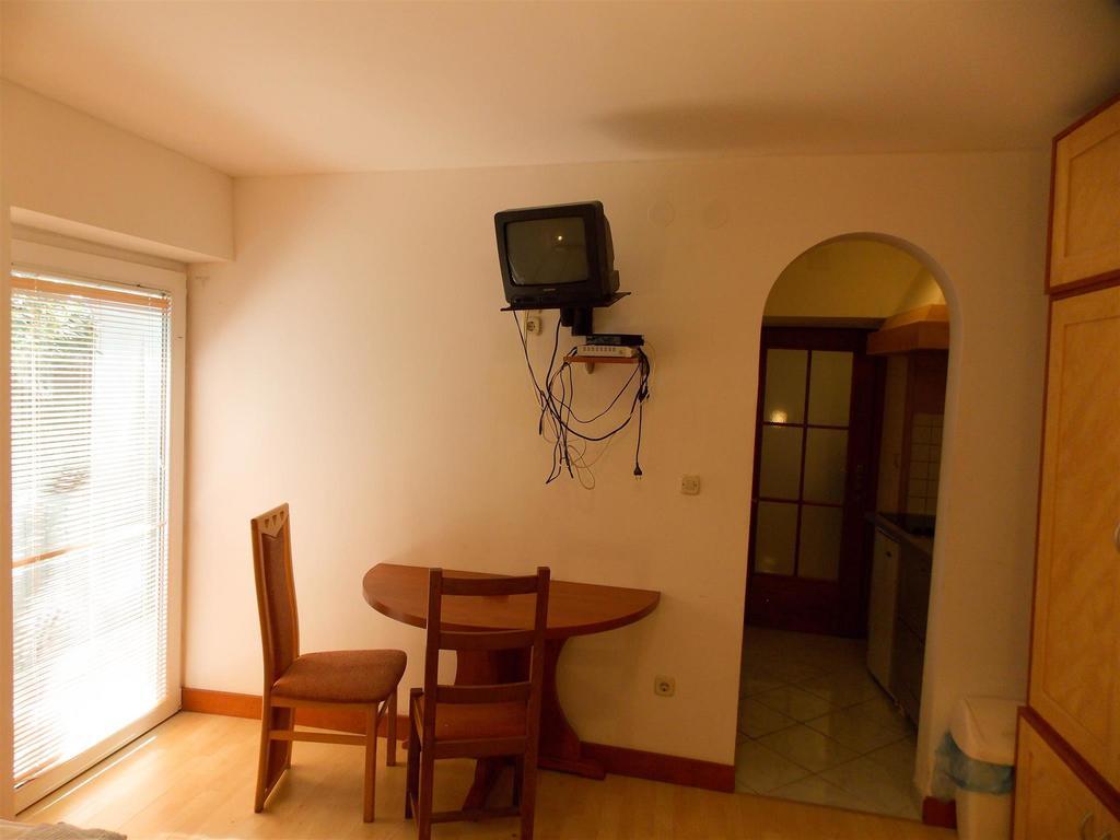 Apartments Frane (Adults Only) Novalja Rom bilde
