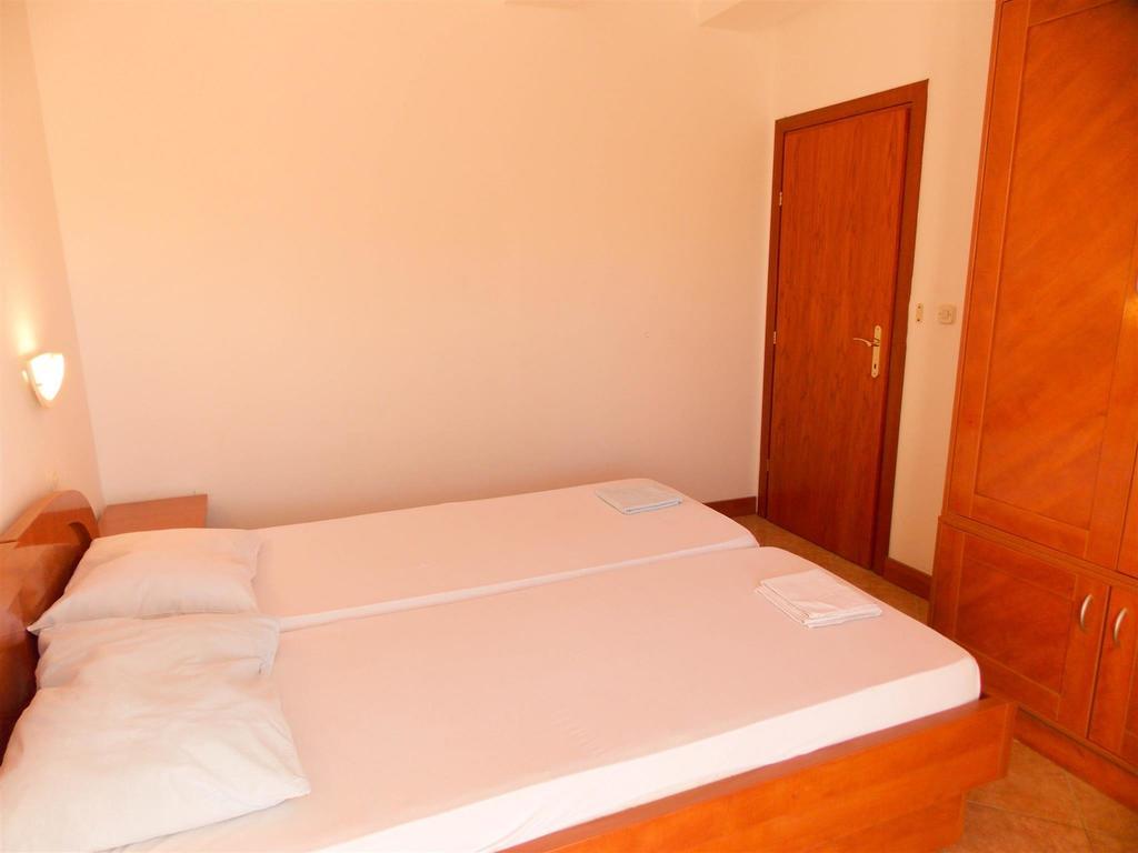 Apartments Frane (Adults Only) Novalja Rom bilde