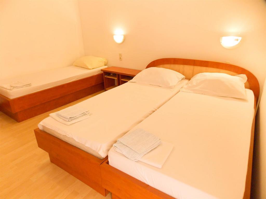 Apartments Frane (Adults Only) Novalja Rom bilde