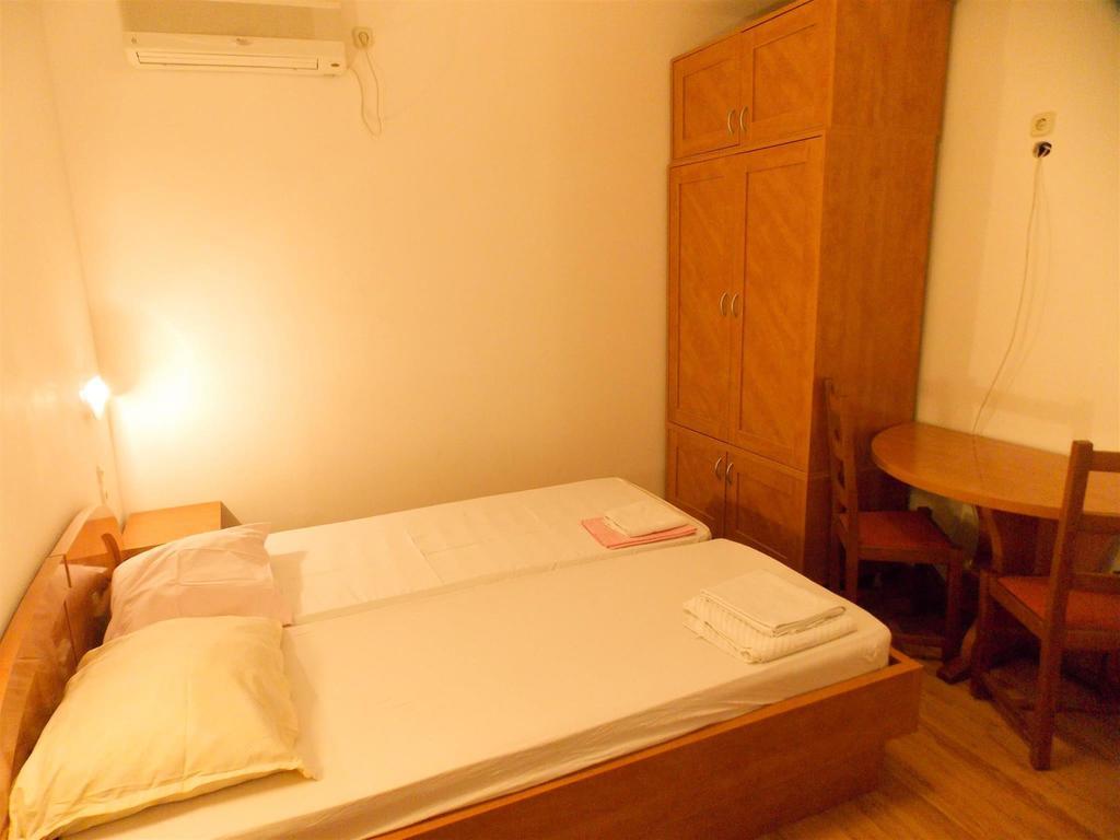 Apartments Frane (Adults Only) Novalja Rom bilde